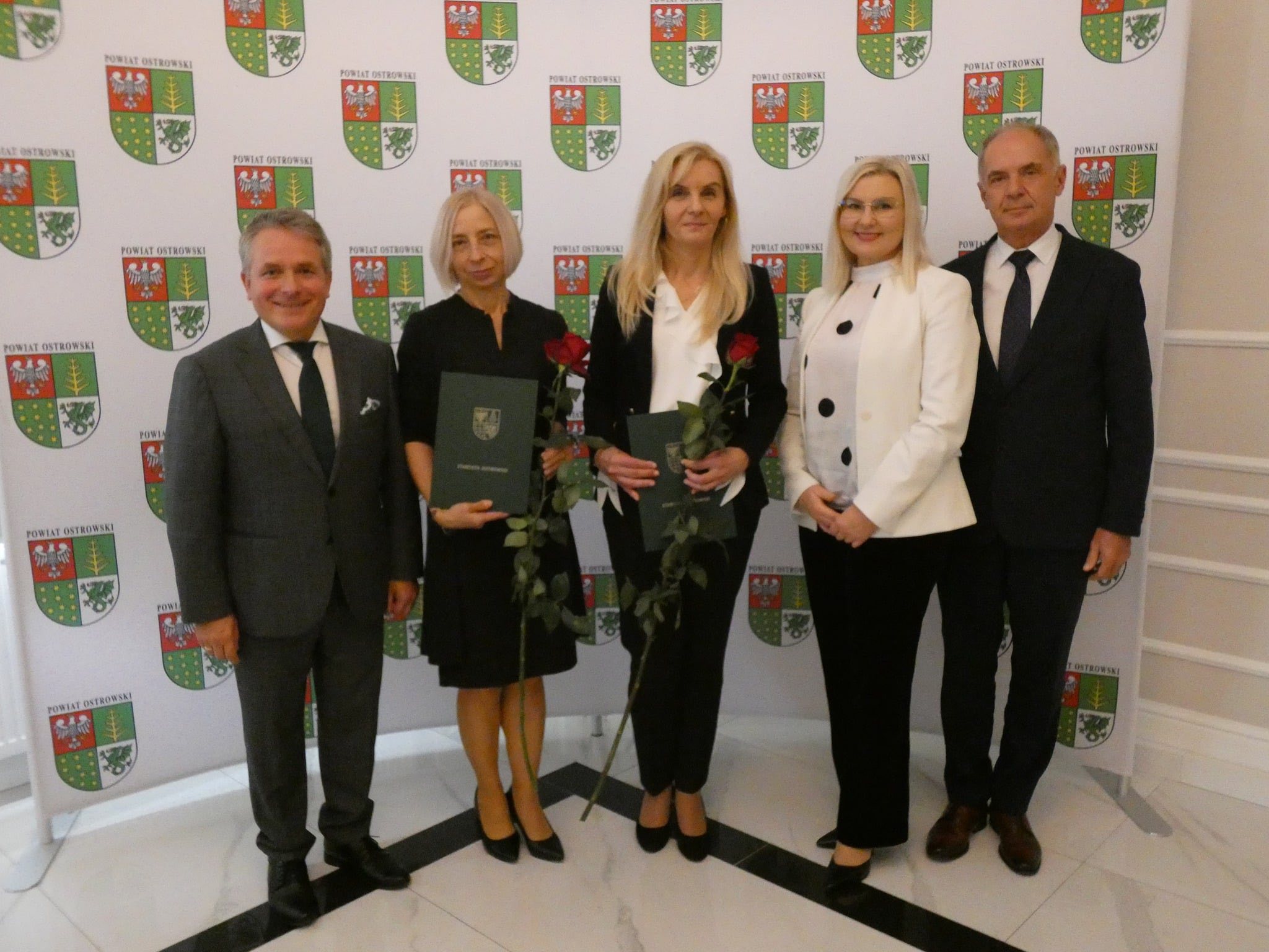 Uroczystość wręczenia nagród nauczycielom i dyrektorom szkół oraz placówek oświatowych