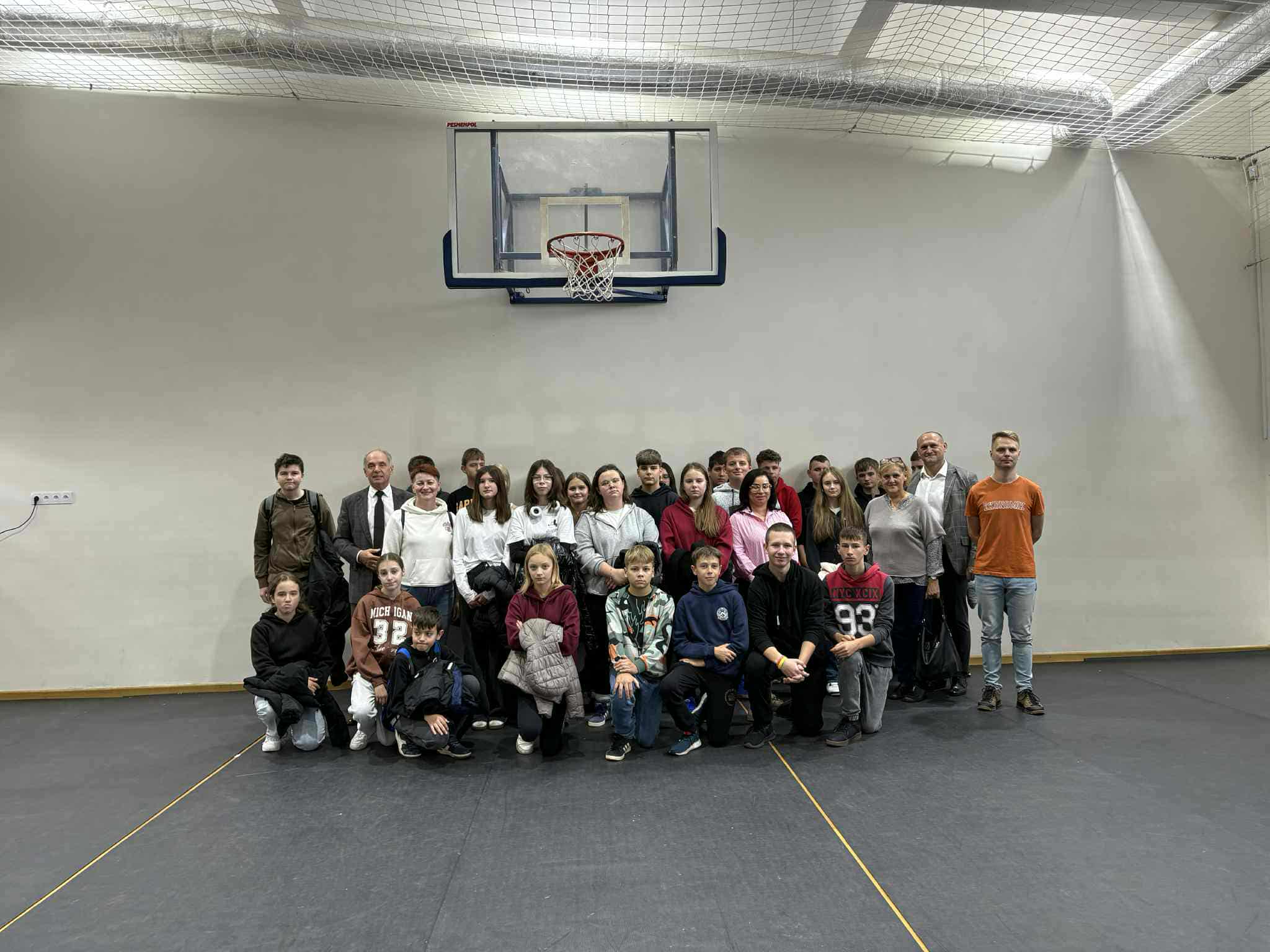 Uczniowie klas 7 i 8 ze Szkoły Podstawowej w Bogutach-Piankach w Ekonomiku