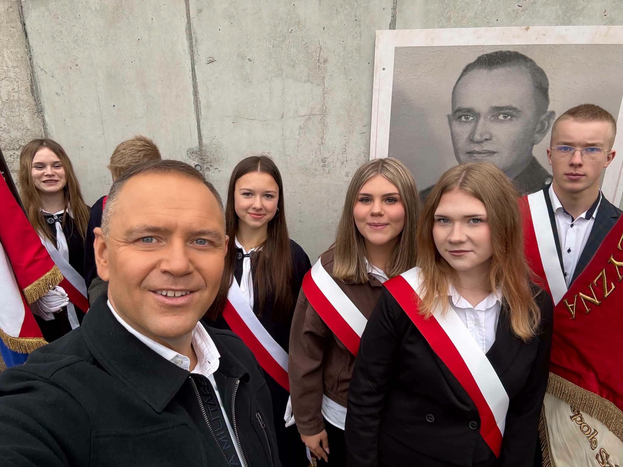 ZS nr 2 na uroczystym otwarciu strzelnicy w Bogutach-Piankach
